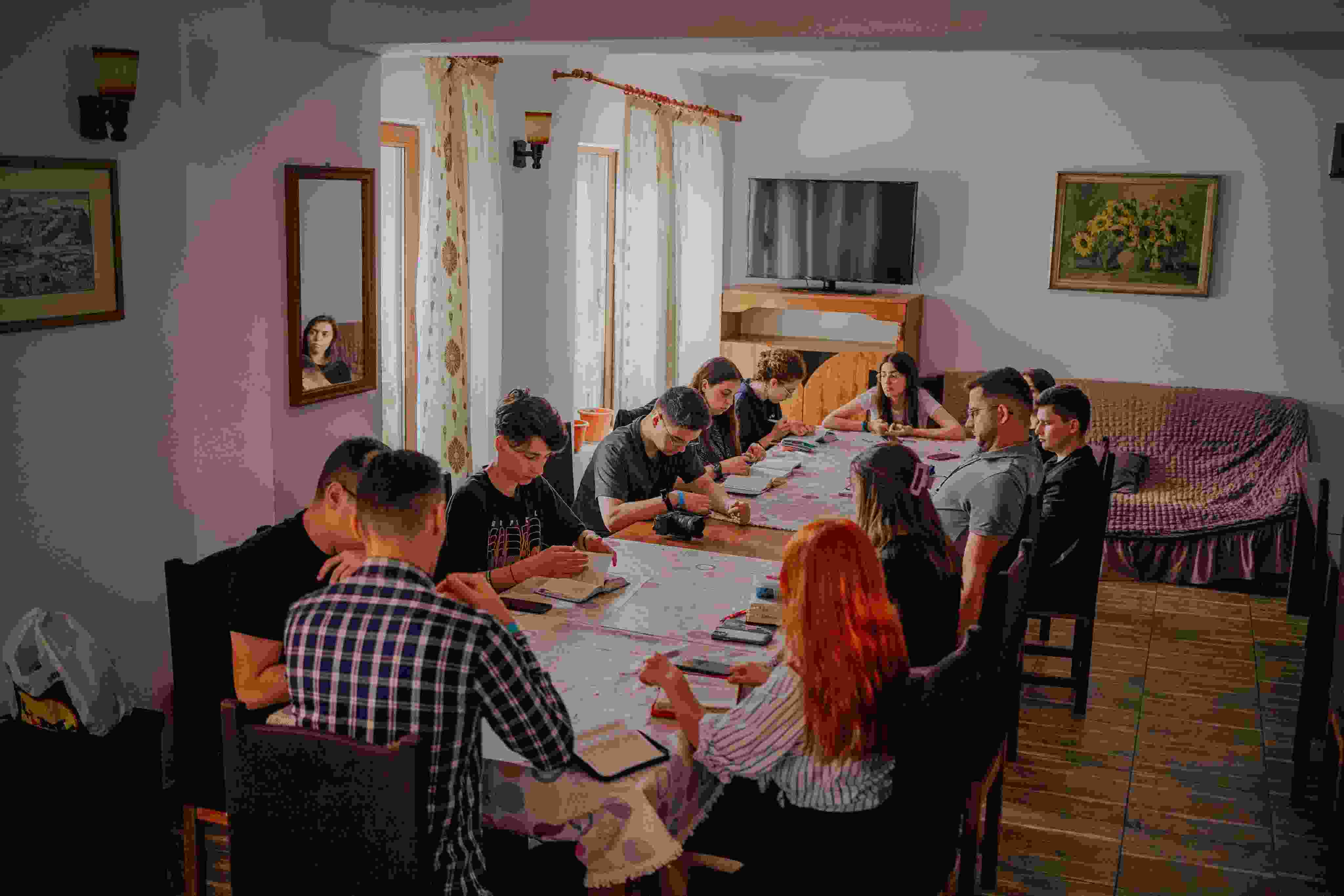 Grupuri Mici (Socializare și Studiu)